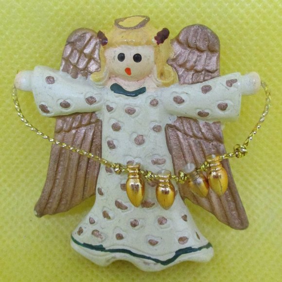 Angel Brooch Resin Angel With Moving String Of Christmas Lights Brooch Angel - Picture 1 of 9
